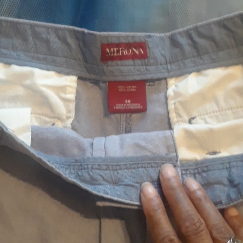 Shorts - Picture 2 of 4